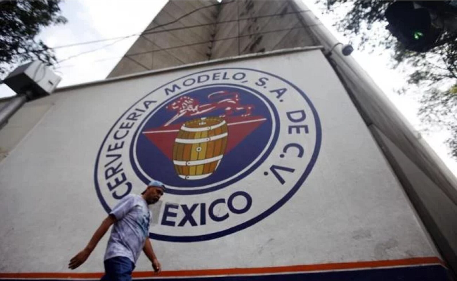 Frenan devolución de "miles de millones" del SAT a Grupo Modelo