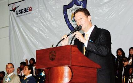 Ortiz Proal reconoce a egresados 