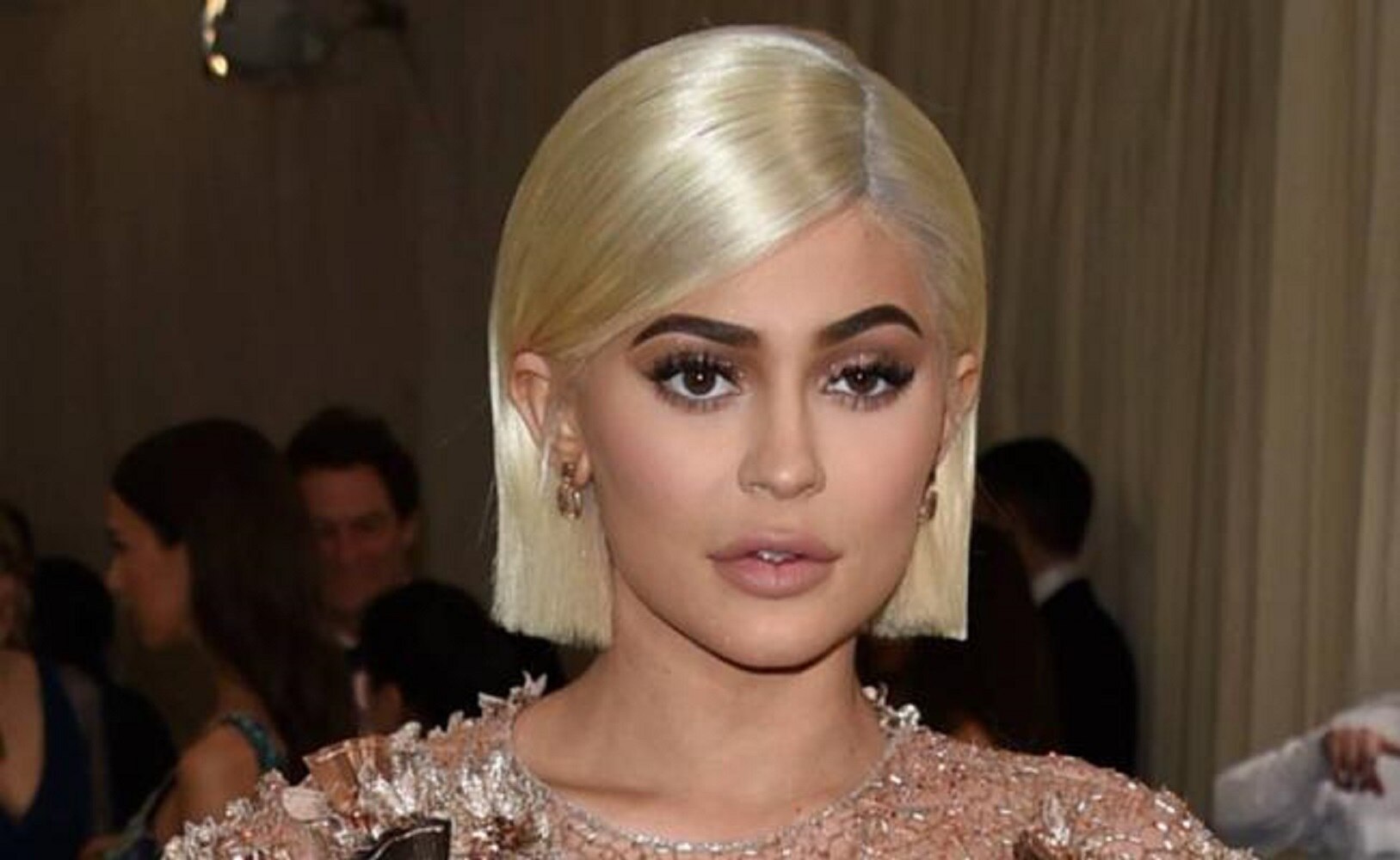 Kylie Jenner revela nombre y primera foto de su hija