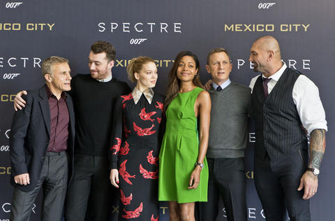 En Spectre mandan las chicas Bond