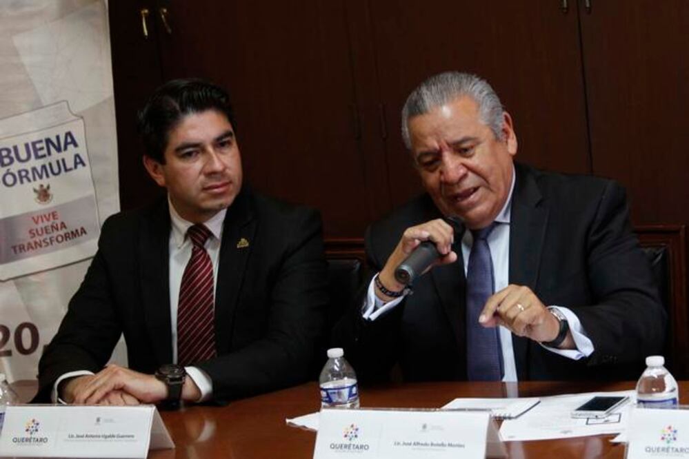 En total fueron despedidos más de 120 maestros de educación básica y 28 de nivel superior, anunció Alfredo Botello Montés / Foto: Mitzi Olvera