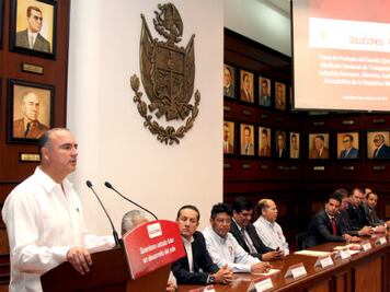 Calzada resalta logros del estado