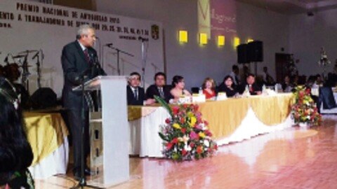 Reciben reconocimiento 