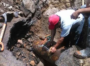 Eric Salas pide a CEA frenar fugas de agua en el estado