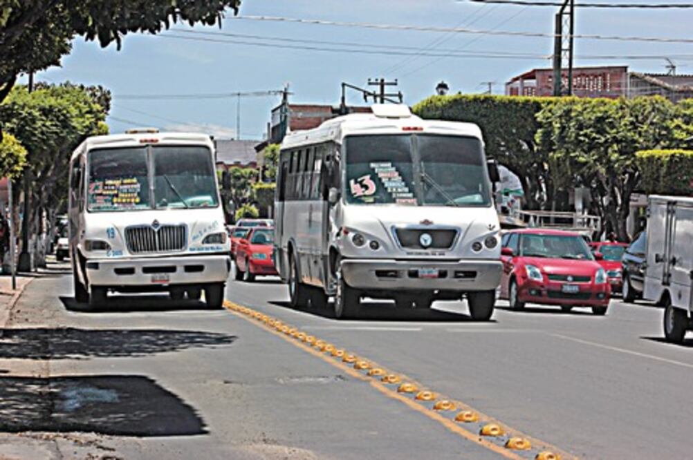  Continúan  con quejas  al transporte público de SJR