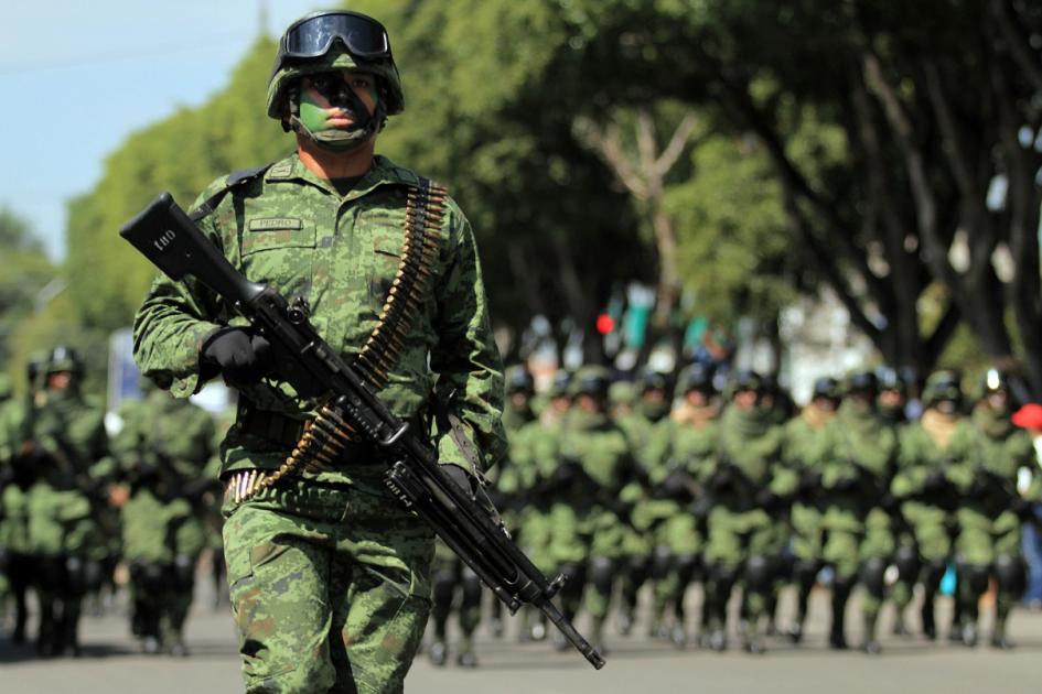Como cada año, desfile militar viste las calles el 16 de septiembre