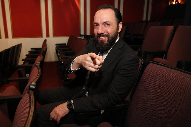 Gon Curiel, de las finanzas al stand up