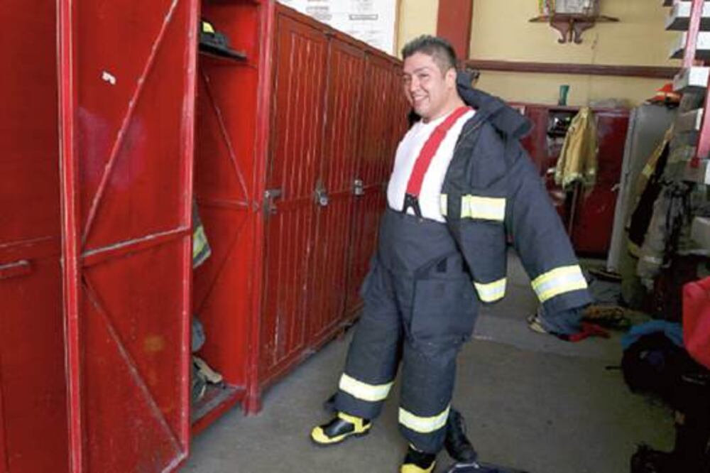 Fortalecen equipo de bomberos