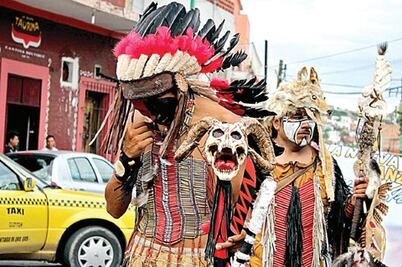 Son 482 años de danza y plumas