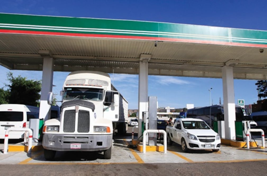 Baja en gasolina no beneficia