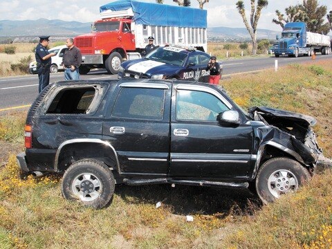 Volcadura deja dos lesionados