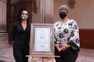 Reconocen a Cristina Pacheco