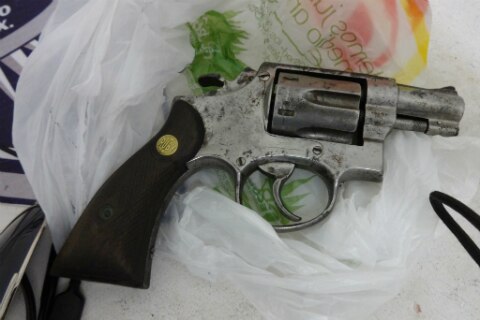 Termina en el MP por llevar un revólver sin permiso