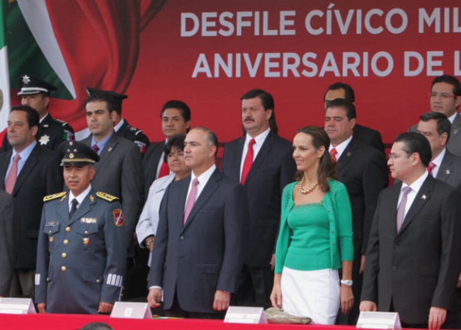 Encabeza gobernador desfile de la Independencia de México