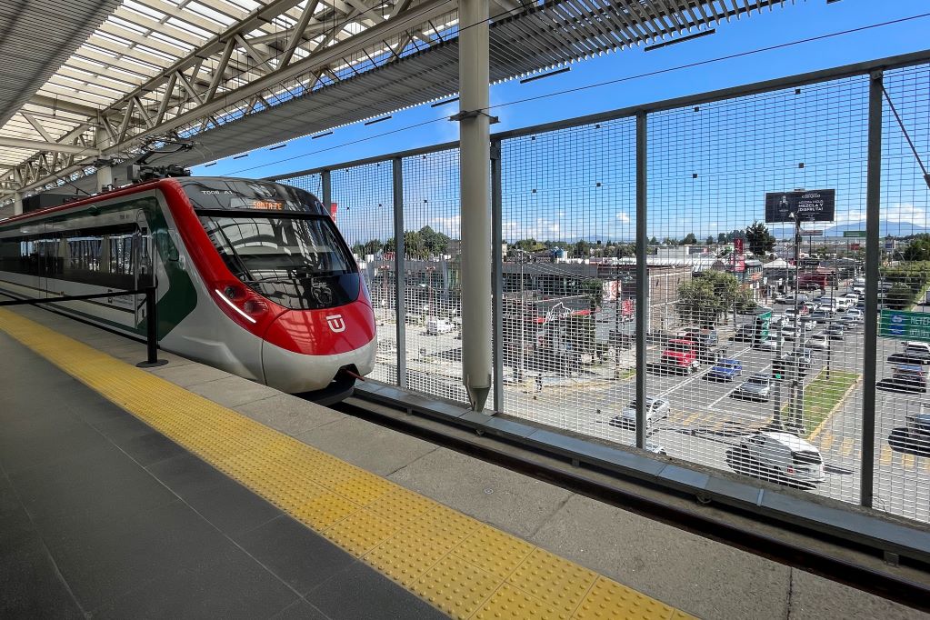 Tren México-Querétaro tendrá tres estaciones en el estado, adelanta Mauricio Kuri