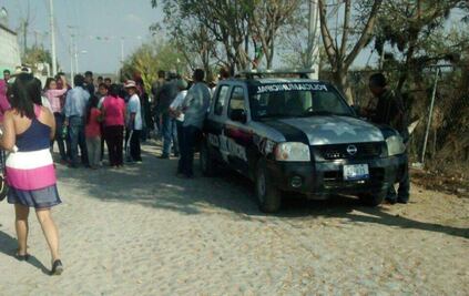 Desalojan a 50 familias de predio