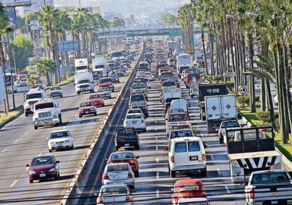 Cierran carriles centrales de la 5 de Febrero