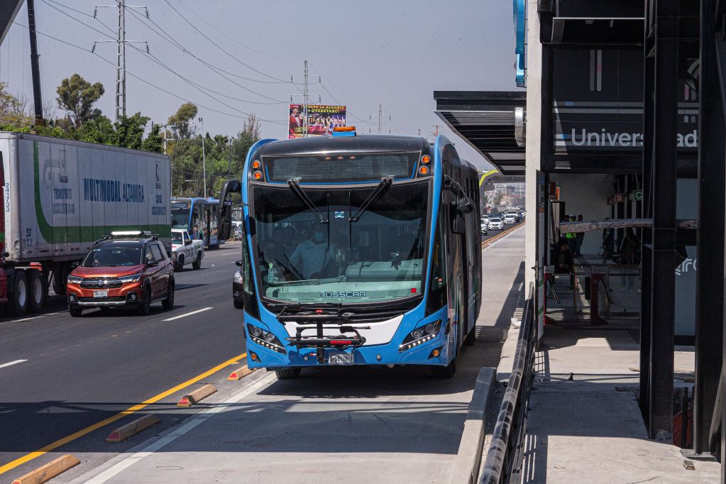 Ponen en marcha 14 camiones de Qrobús; atenderán la ruta C48