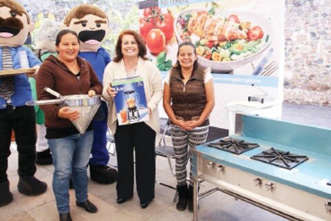 Reequipan aulas-cocina