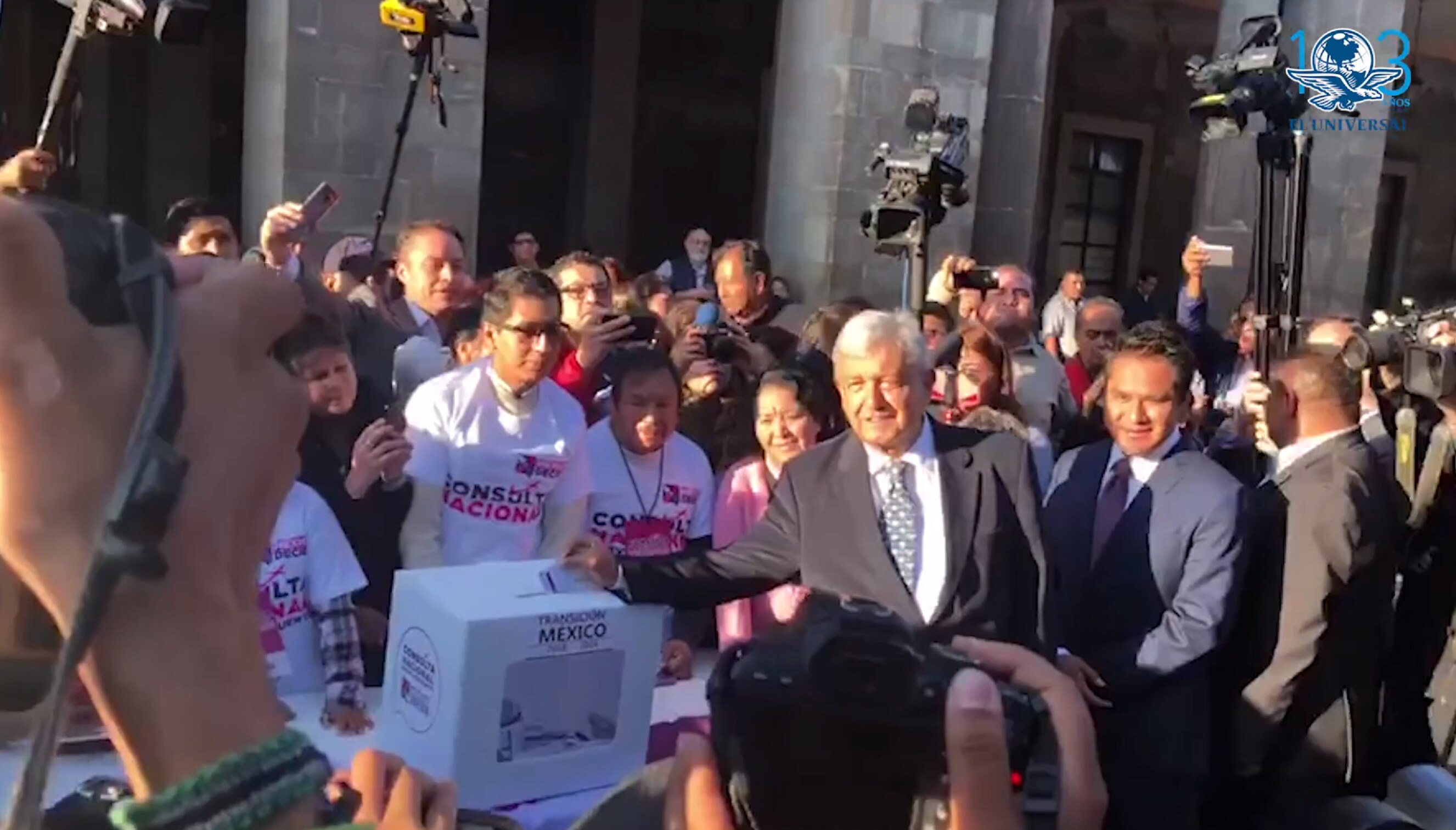 AMLO votó en blanco en consulta sobre nuevo aeropuerto