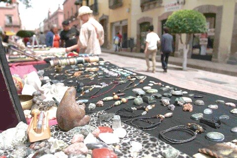 Alistan celebraciones por el Día del Artesano