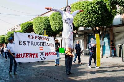 Marchan para pedir mejores condiciones laborales