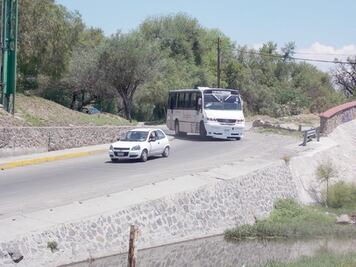 Se quejan vecinos de Corregidora  por un puente 