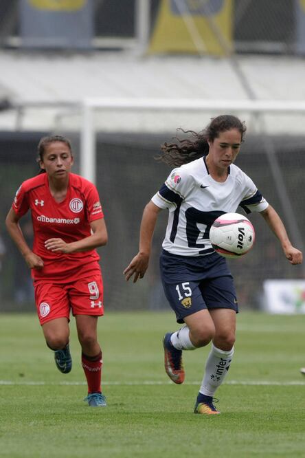 Las universitarias se repusieron de la desventaja ante las mexiquenses. (CARLOS MEJÍA. EL UNIVERSAL)