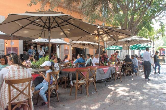Estiman restaurantes derrama de 17 mdp por el Día del Padre