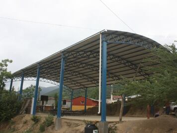 Entregan techado de cancha en Arroyo Seco