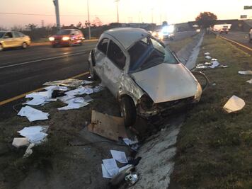 Vaca ocasiona doble accidente en Surponiente