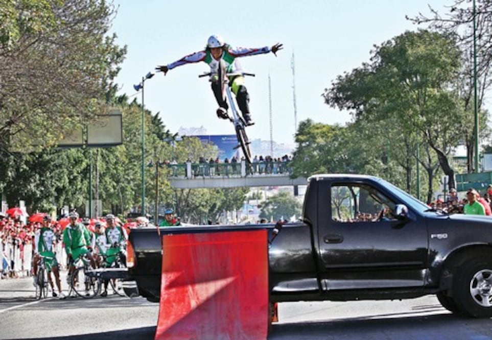 Queretanos se deleitan con piruetas y trucos