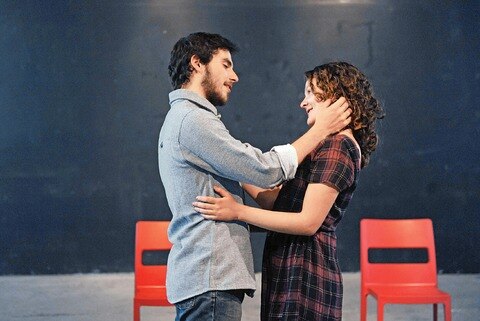 Presentan la puesta en escena “Vis a vis”