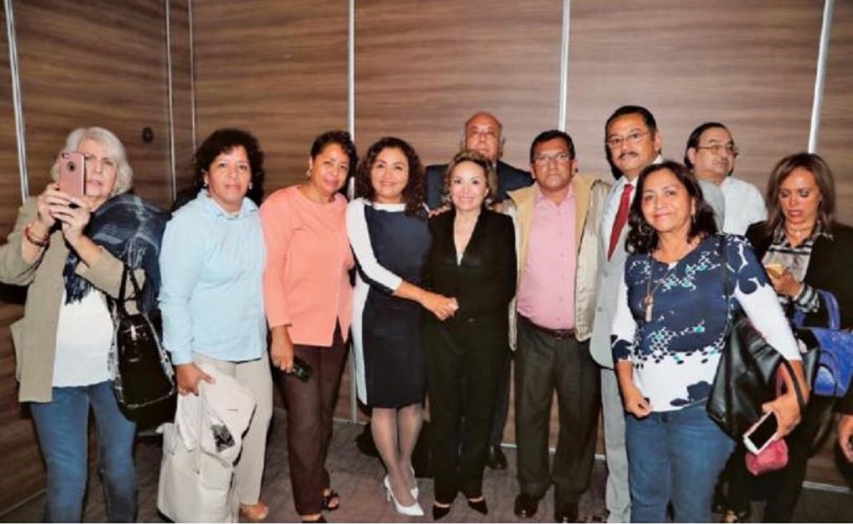 La ex lideresa del SNTE, Elba Esther Gordillo, estuvo acompañada por amigos y familiares, antes, durante y después de su mensaje público (IVÁN STEPHENS. EL UNIVERSAL).