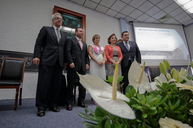 El diputado federal del PAN Armando Rivera Castillejos (centro), señaló que el partido vigilará que no se toque el gasto social (DEMIÁN CHÁVEZ. EL UNIVERSAL)