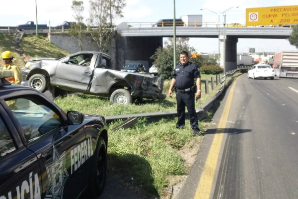 Embiste autobús a camioneta