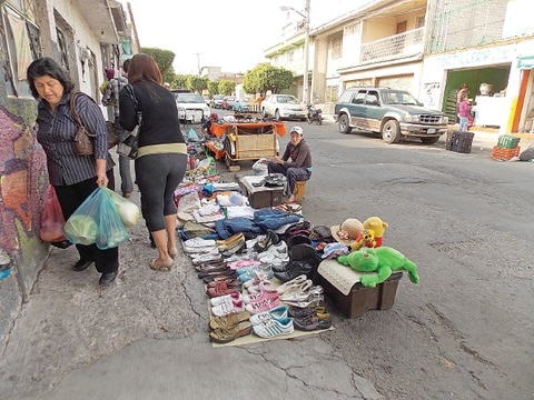 Persiste venta de chácharas en tianguis