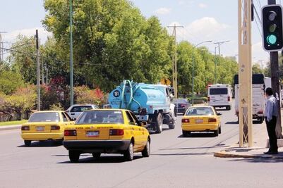 Espera placas de taxis para mejorar ingreso