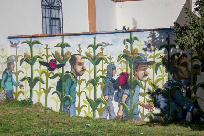 Pintan murales para resaltar la cultura popular