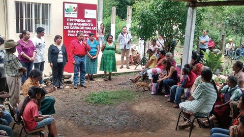 Entregan equipo médico en Pinal