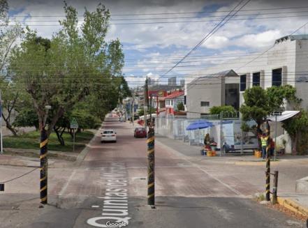 "Sal-pique su chicle aquí"; los barrotes donde la gente deja su goma de mascar en Querétaro 
