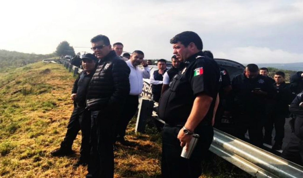 Sube a 8 el número de policías muertos en Michoacán por volcadura