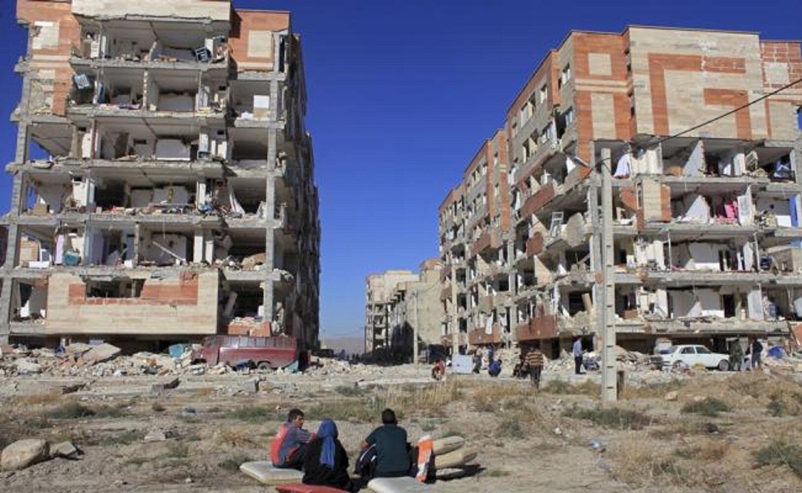 Reportan más de 400 muertos por sismo en frontera de Irak e Irán