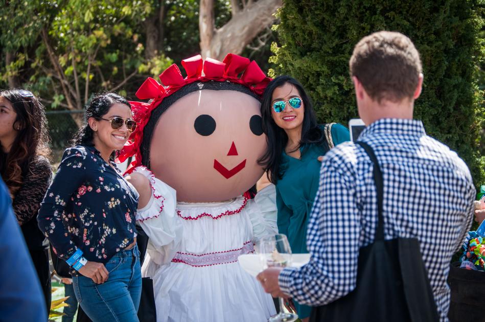 Cientos de visitantes se tomaron fotos con las tradicionales muñecas de Amealco