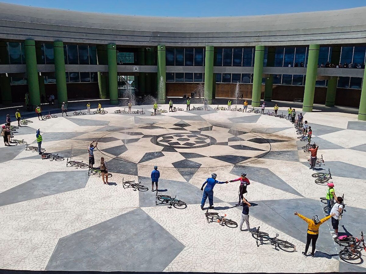 Ciclistas ruedan y arman un corazón para pedir más seguridad en Querétaro