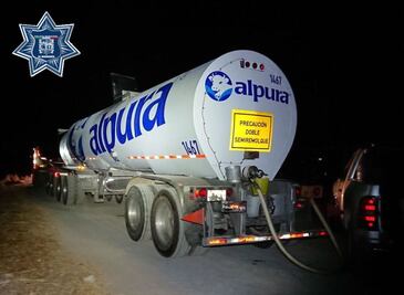 Policías sorprendieron a dos que "ordeñaban" un contenedor de leche