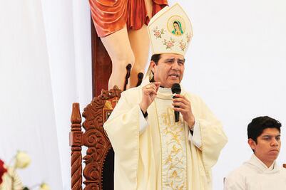 Exhorta obispo a familias a unidad