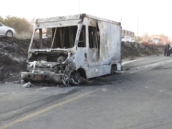 Pan tostado. Arde camión de Bimbo 