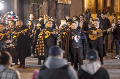 Estudiantina UAQ lleva alegría con su música