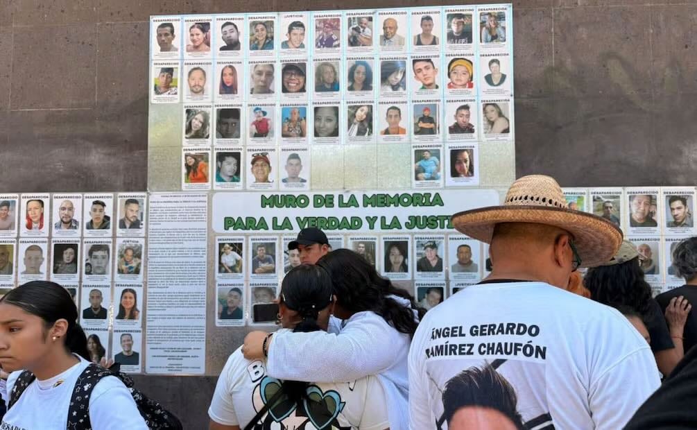 Colectivos de personas desaparecidas y madres buscadoras colocan muro de la memoria en CDMX (28/03/2026). Foto: Sharon Mercado / EL UNIVERSAL